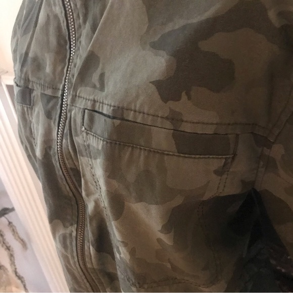 EUC Old Navy Woman’s Camouflage Jacket Size Small - Picture 6 of 11